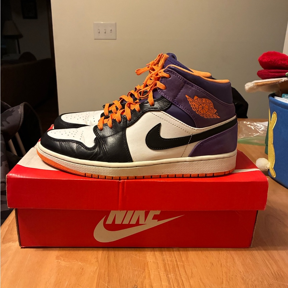 Jordan phoenix 1s - Picture 2 of 2
